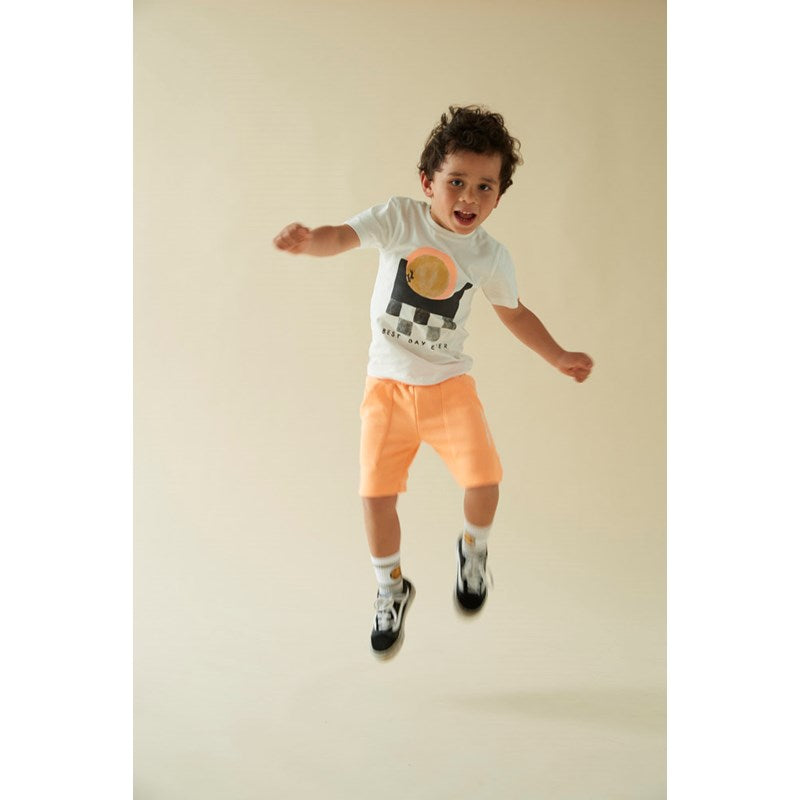 Cooles T-Shirt in offwhite mit Schriftzug "Best Day Ever" und kleinem Smiley auf der Rückseite