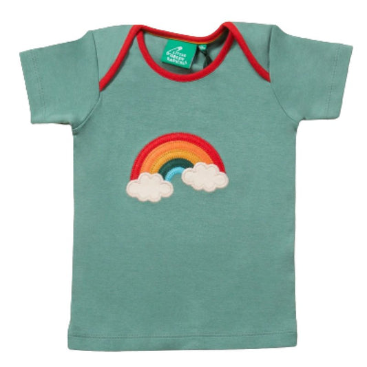 Weiches T-Shirt mit hübschen Regenbogen aus Bio-Baumwolle