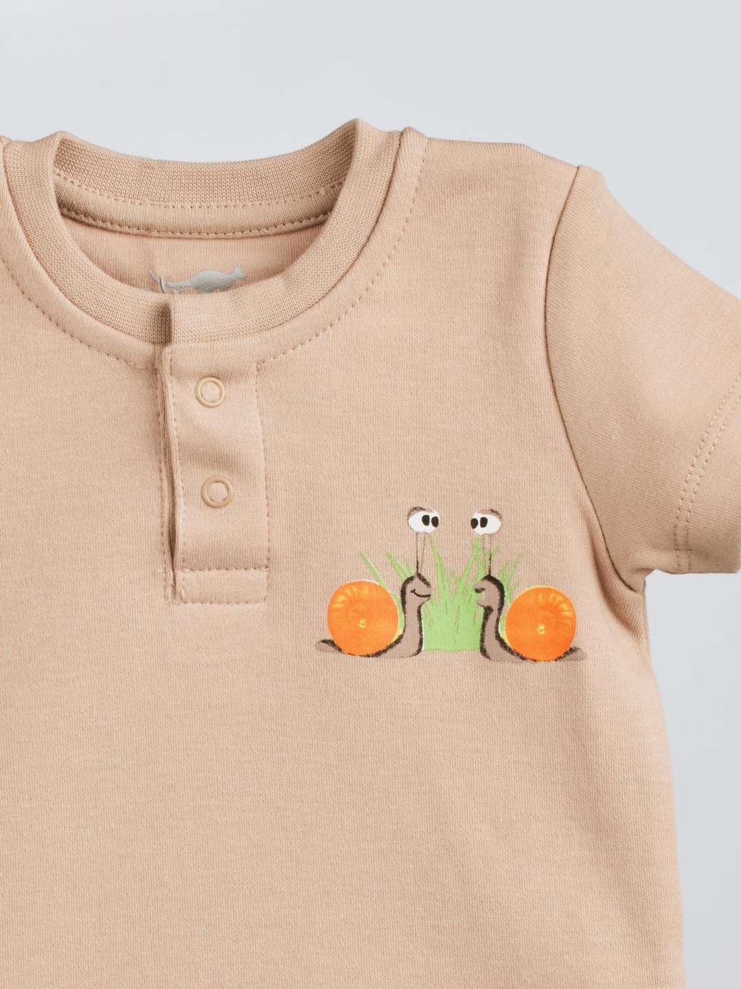 T-Shirt aus Baumwolle mit frechen Schnecken