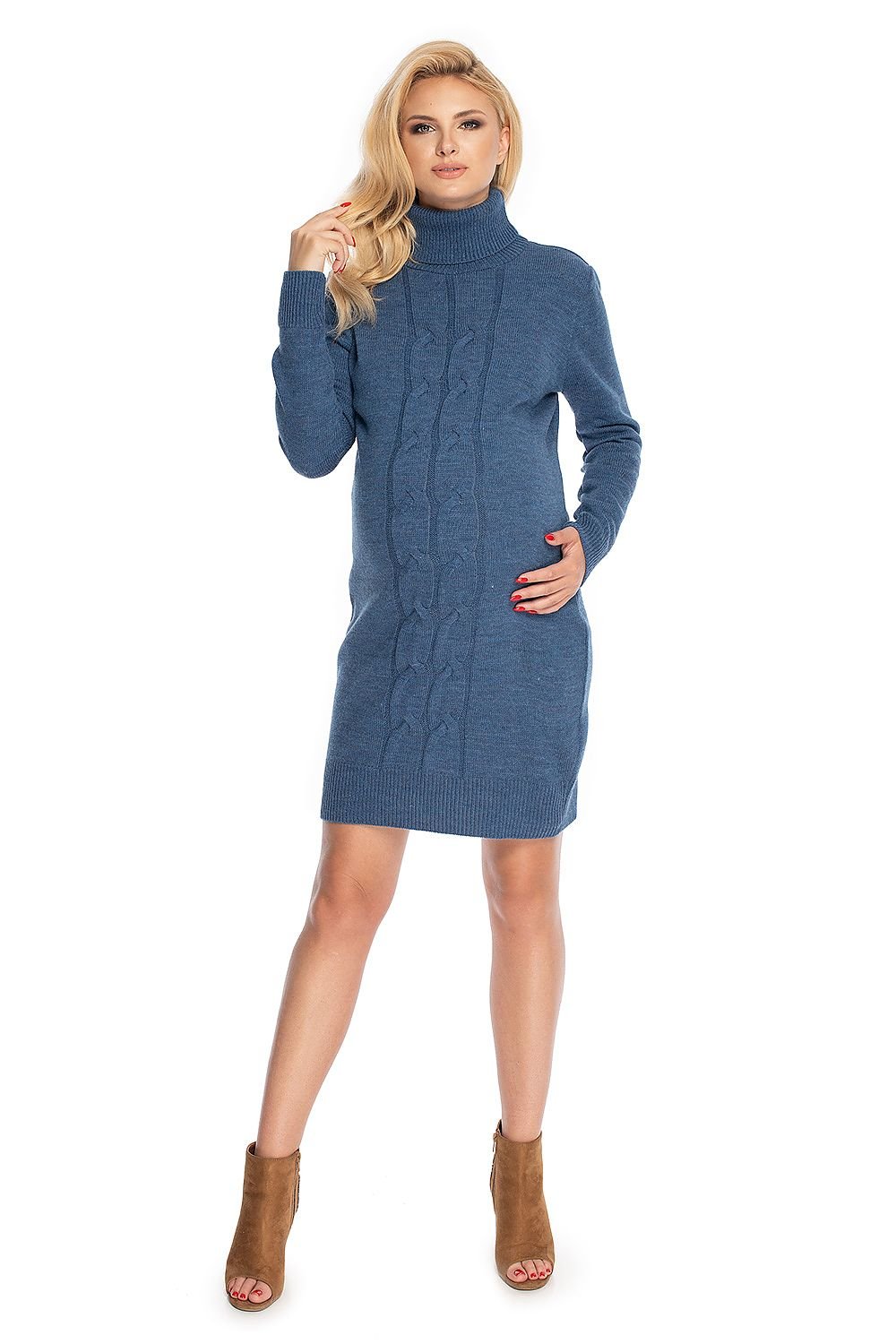 Das blaue Kleid mit Rollkragen sieht elegant und modisch aus