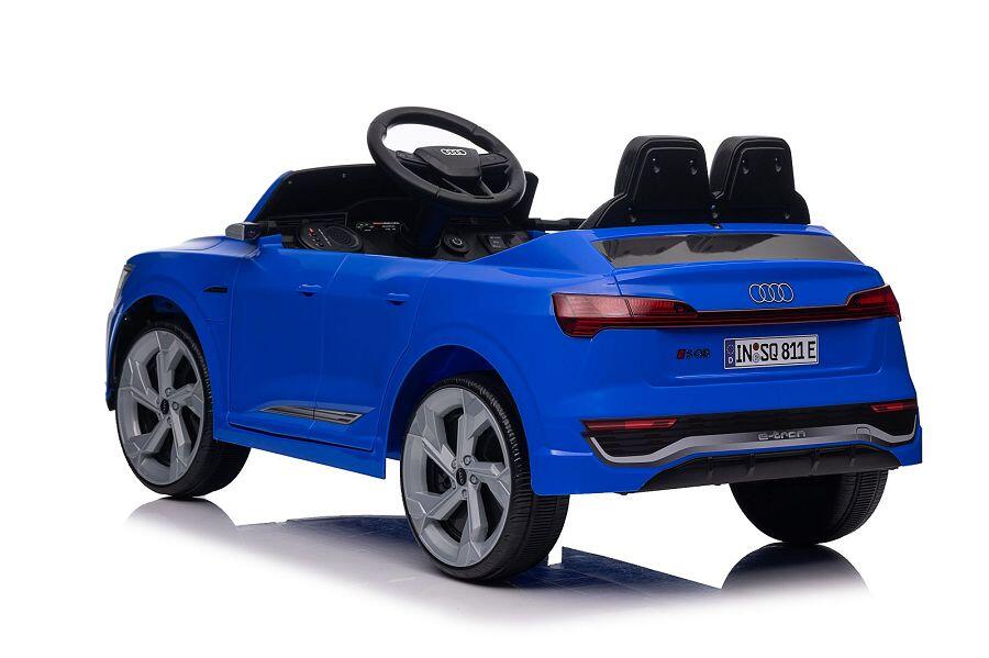 Schicker Audi SQ8 in blau, perfekt für alle kleinen Audi Fans die mit Stil durch die Stadt fahren wollen