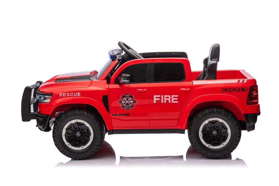 Der RAM 1500 Fire Rescue Truck ist ein richtig cooles Feuerwehrauto in knalligem rot - perfekt für alle kleinen Feuerwehrmänner und Feuerwehrfrauen! 