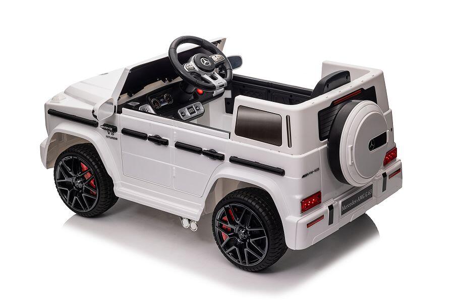 Der Mercedes AMG in weiß - wie das Original! Mit Fernsteuerung oder zum selber lenken ist dieses Kinder-Elektroauto perfekt für alle coolen kleinen Mercedes-Fahrer! 