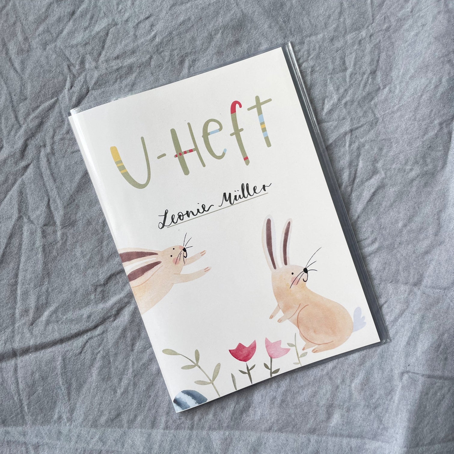 Schöne Hülle für das Untersuchungsheft mit Hasen, wundervolles Geschenk zur Geburt 