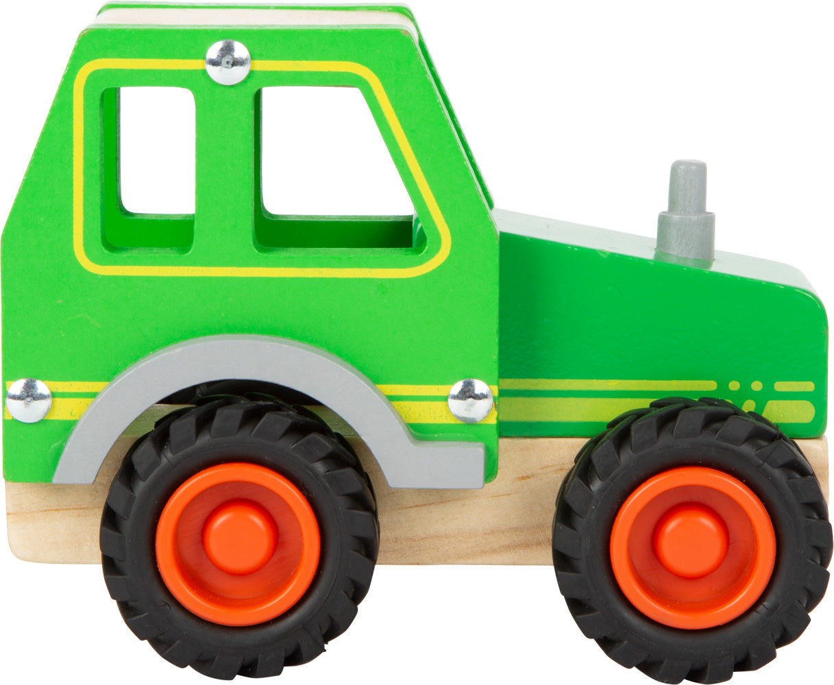 Schöner Holz-Traktor in grün mit gummierten Rrifen und fröhlichem Gesicht