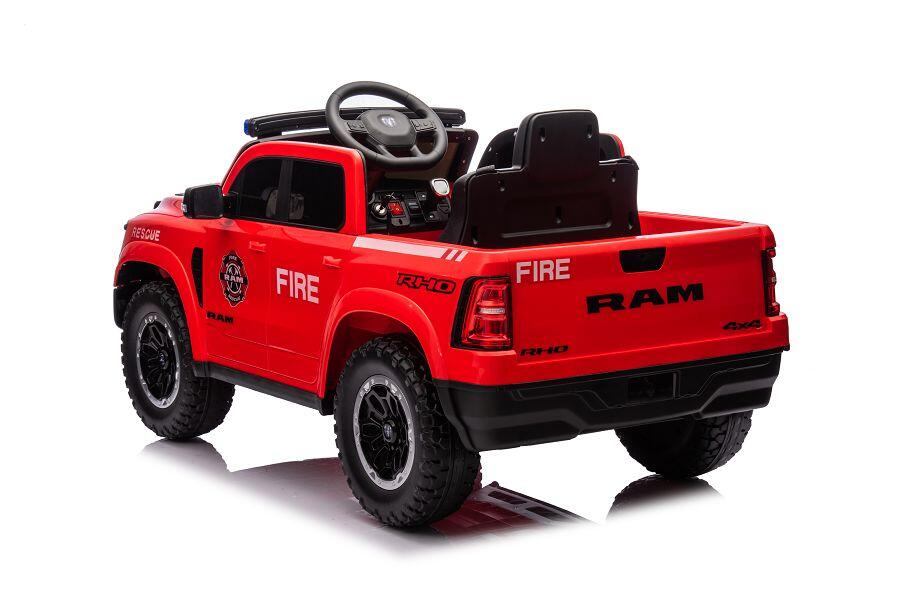 Der RAM 1500 Fire Rescue Truck ist ein richtig cooles Feuerwehrauto in knalligem rot - perfekt für alle kleinen Feuerwehrmänner und Feuerwehrfrauen! 