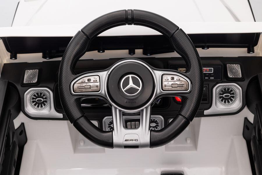 Der Mercedes AMG in weiß - wie das Original! Mit Fernsteuerung oder zum selber lenken ist dieses Kinder-Elektroauto perfekt für alle coolen kleinen Mercedes-Fahrer! 