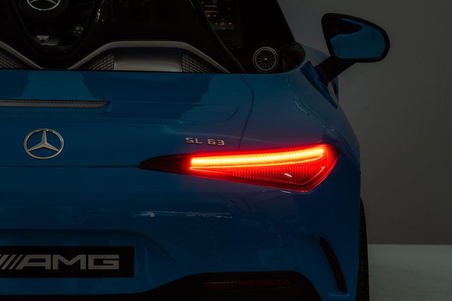 Schnittiger BMW AMG in blau mit Elektroantrieb für die kleinsten BMW-Fans 