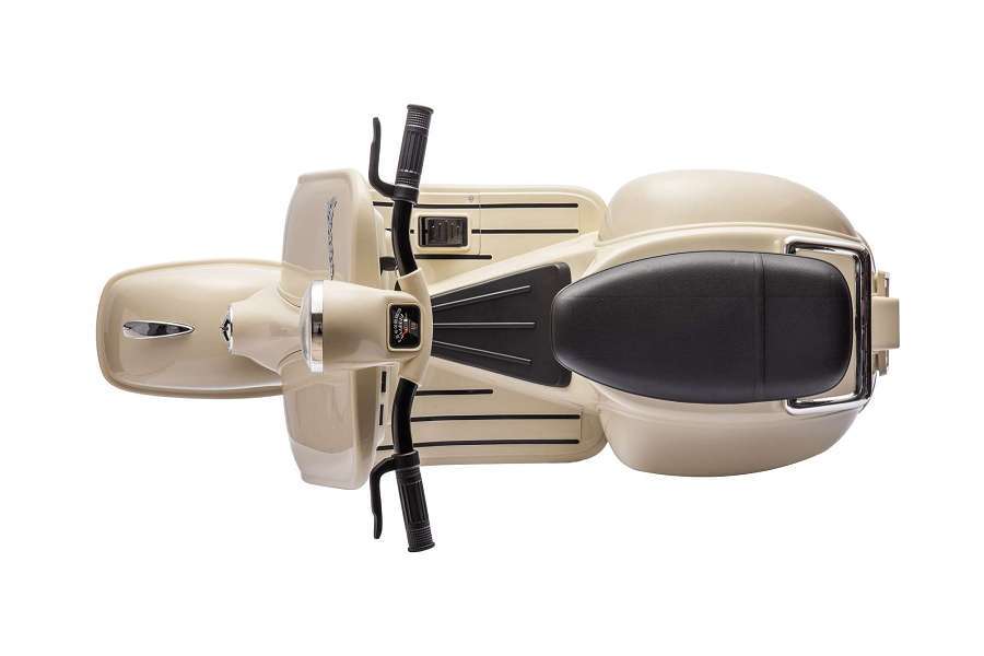 Sieht aus wie das Original: mit der schicken Vespa kann dein Kind cool durch die Stadt cruisen! 