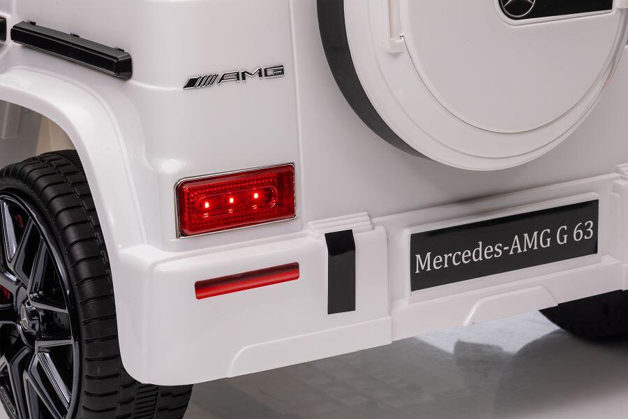 Der Mercedes AMG in weiß - wie das Original! Mit Fernsteuerung oder zum selber lenken ist dieses Kinder-Elektroauto perfekt für alle coolen kleinen Mercedes-Fahrer! 