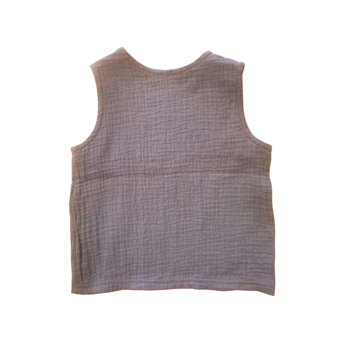 Schönes T-Shirt aus Musselin in blau mit Druckknöpfen an der Schulter 