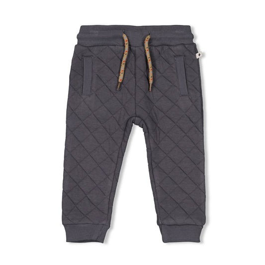 Warme wattierte Hose in Anthrazit mit zwei Eingrifftaschen seitlich und einer aufgesetzten Gesäßtasche 