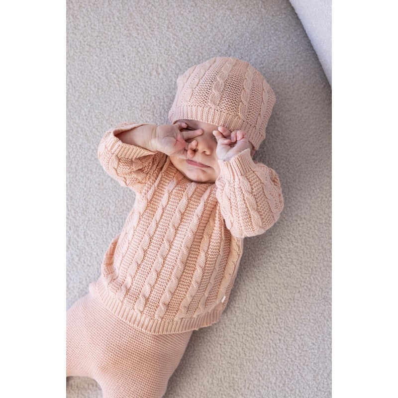 Schöner Strick-Sweater mit Zopfmuster und Knöpfen an der Schulter 