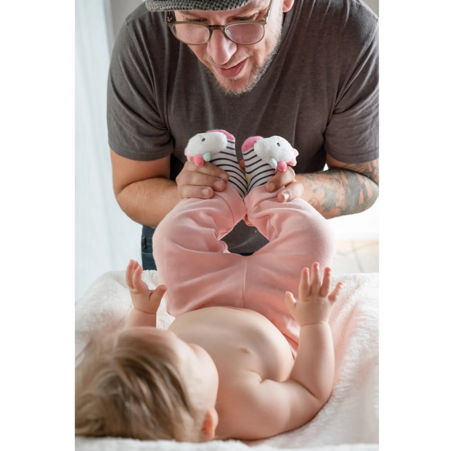 Die süßen rasselnden Socken regen die Babys zum Spielen und Greifen an und machen einfach richtig Spaß!