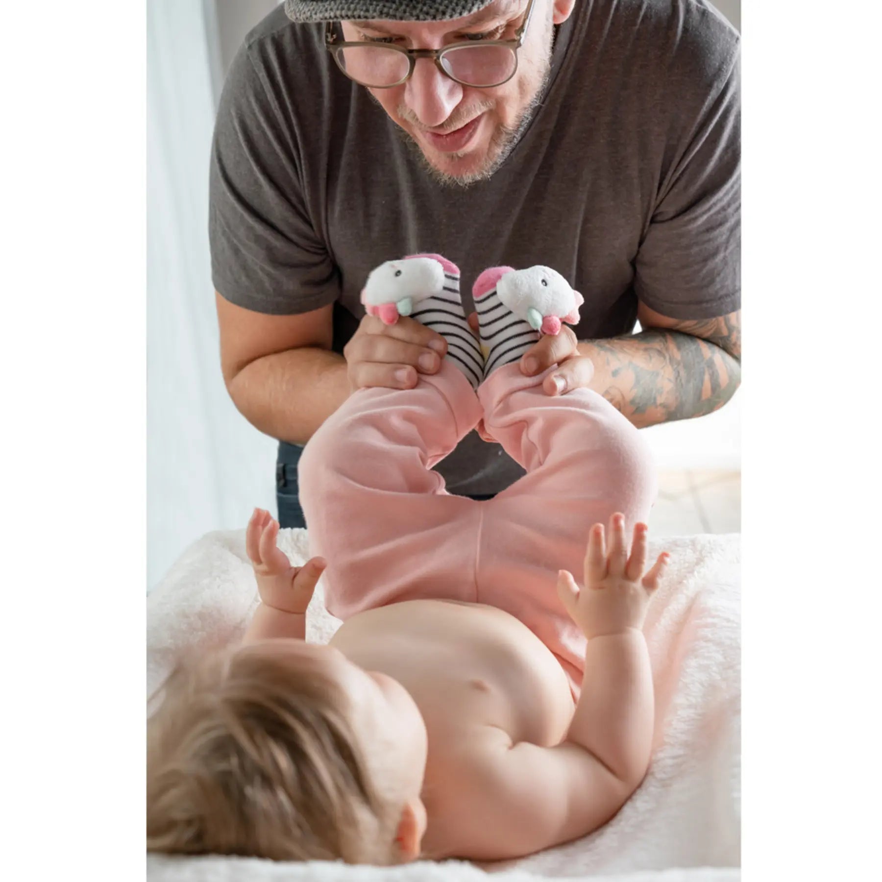 Die süßen rasselnden Socken regen die Babys zum Spielen und Greifen an und machen einfach richtig Spaß!