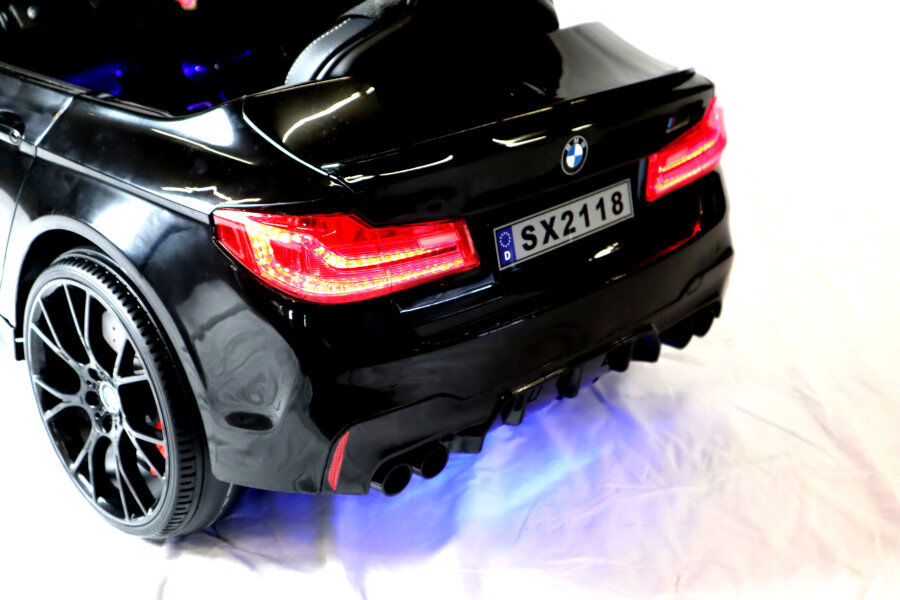 Schicker BMW M5 in schwarz, sportlichees und elegantes Fahrzeug für Kinder - fast wie das Original! 