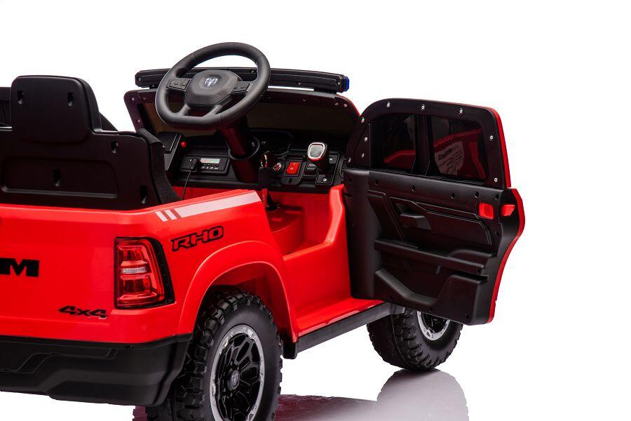Der RAM 1500 Fire Rescue Truck ist ein richtig cooles Feuerwehrauto in knalligem rot - perfekt für alle kleinen Feuerwehrmänner und Feuerwehrfrauen! 
