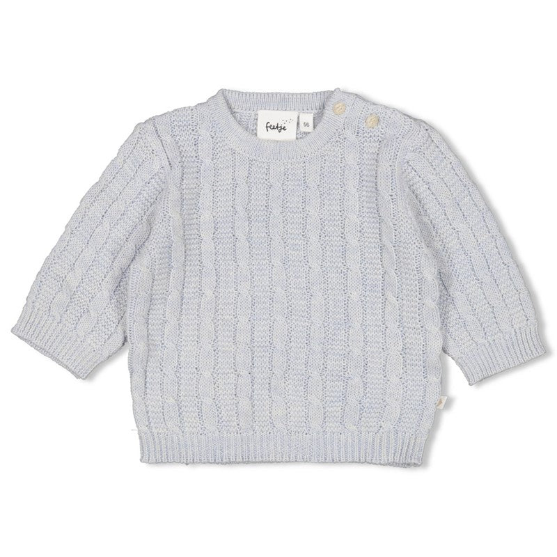 Schöner Strick-Sweater mit Zopfmuster und Knöpfen an der Schulter 