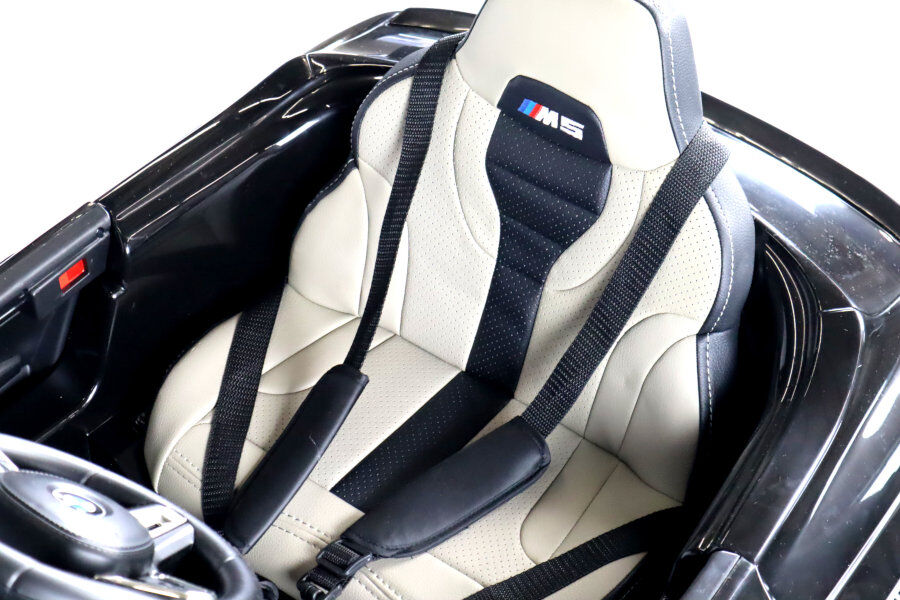 Schicker BMW M5 in schwarz, sportlichees und elegantes Fahrzeug für Kinder - fast wie das Original! 