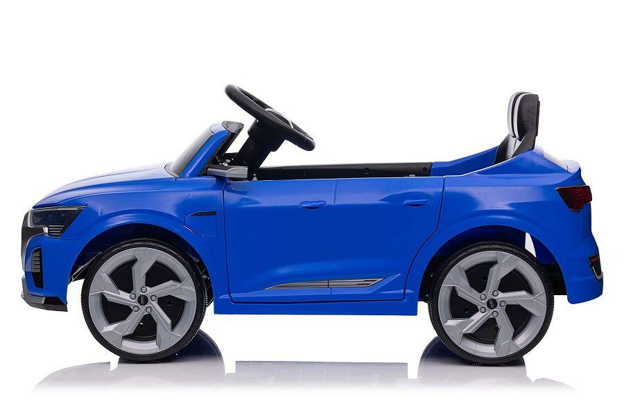 Schicker Audi SQ8 in blau, perfekt für alle kleinen Audi Fans die mit Stil durch die Stadt fahren wollen