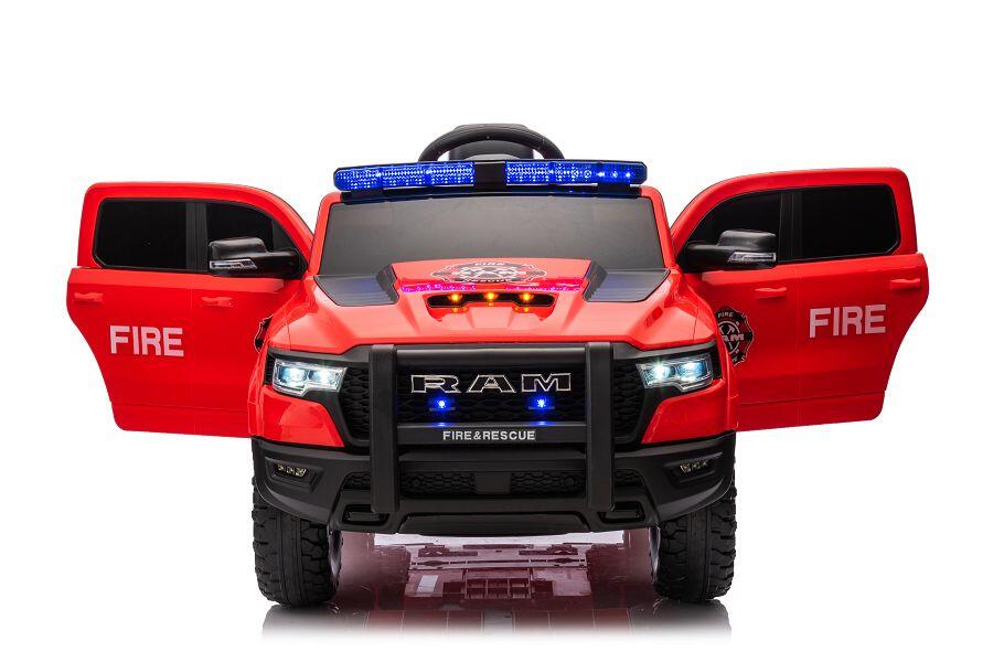 Der RAM 1500 Fire Rescue Truck ist ein richtig cooles Feuerwehrauto in knalligem rot - perfekt für alle kleinen Feuerwehrmänner und Feuerwehrfrauen! 