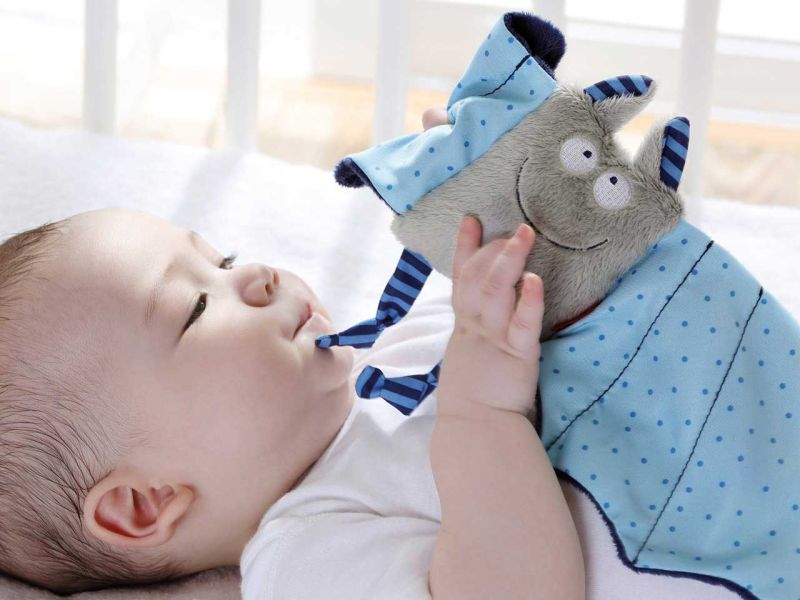 Süße Fledermaus in weiss und blau zum Kuscheln und Liebhaben