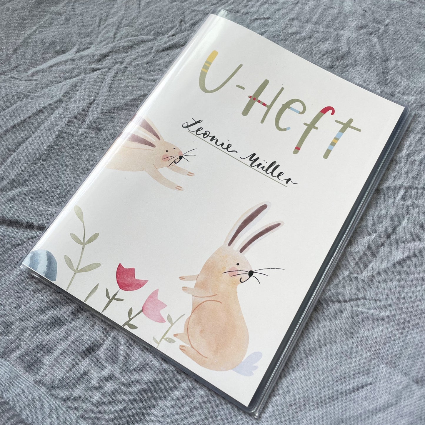 Schöne Hülle für das Untersuchungsheft mit Hasen, wundervolles Geschenk zur Geburt 