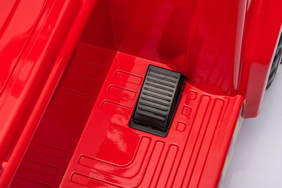 Schönes rotes Feuerwehrauto mit vielen tollen Extras für alle kleinen Feuerwehrmänner und Feuerwehrfrauen