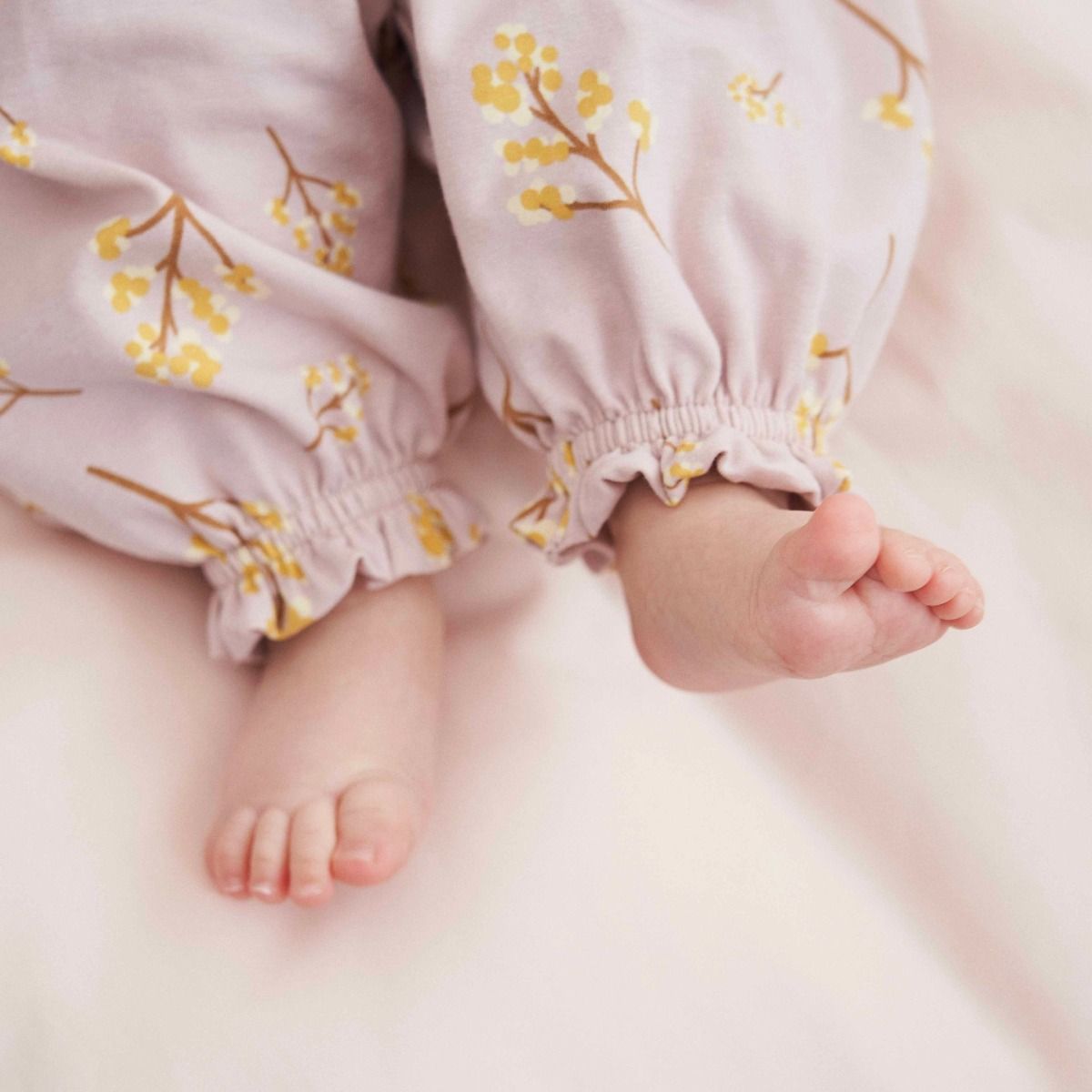 Leichte Hose aus Bio-Baumwolle in zartem rosa mit Gummibund 
