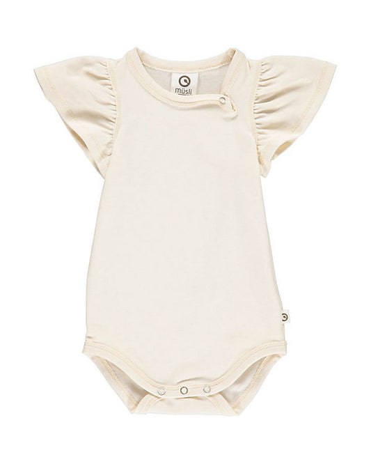 Verspielter Body mit kurzen Rüschen-Ärmeln und raffiniertem Ausschnitt und Druckknopf in buttercream 