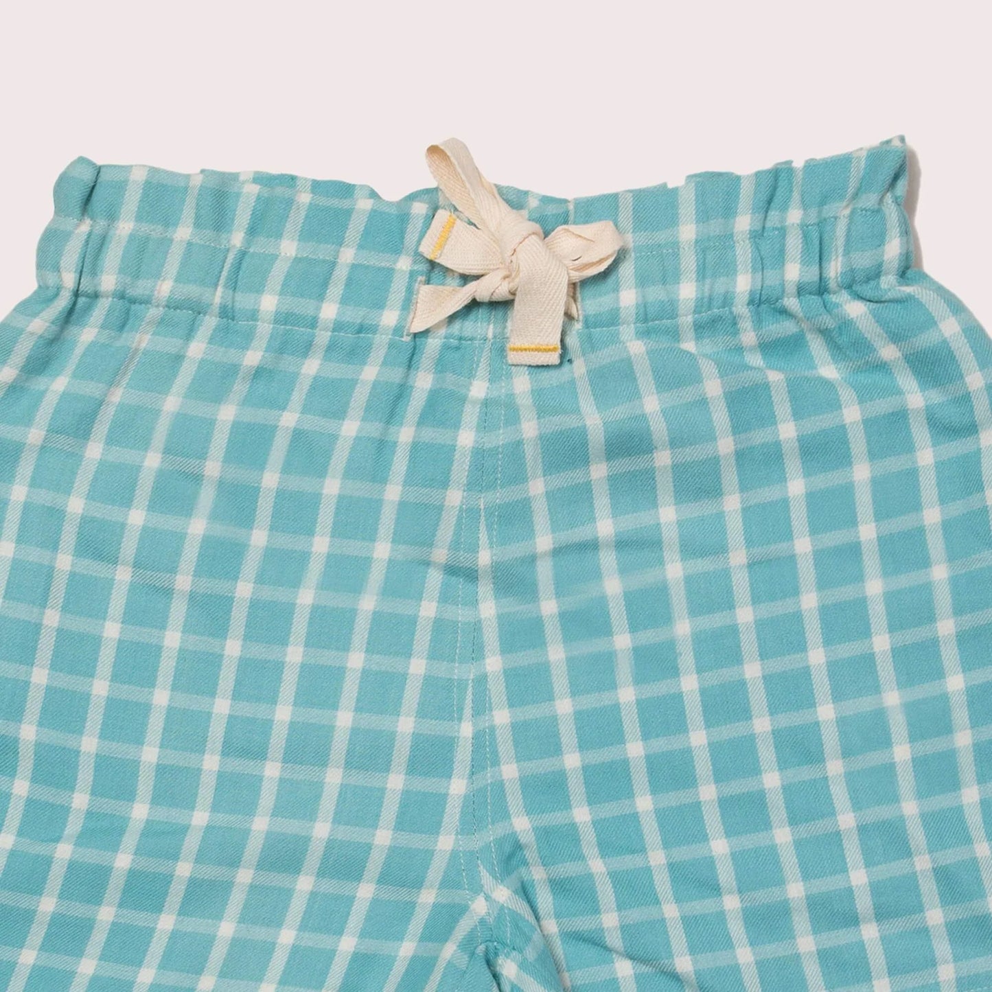 Coole kurze Hose aus Bio-Baumwolle blau weiß kariert mit Zugbund 