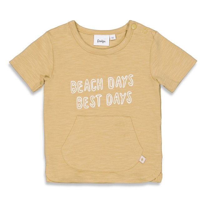 Coole und lässig durch den Sommer: kein Problem mit dem sand-farbenen T-Shirt von Feetje, mit Bauchtasche und Rundhalsausschnitt aus luftigem Stoff
