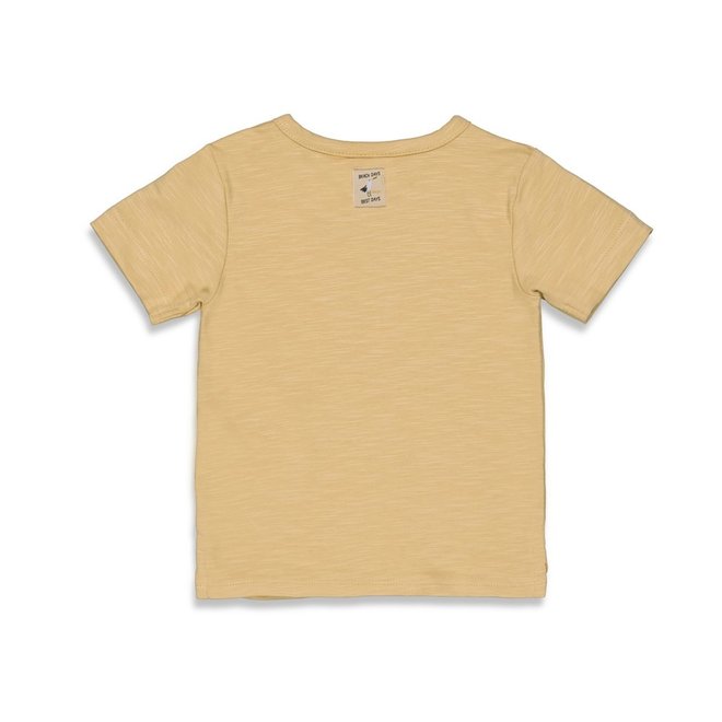 Coole und lässig durch den Sommer: kein Problem mit dem sand-farbenen T-Shirt von Feetje, mit Bauchtasche und Rundhalsausschnitt aus luftigem Stoff