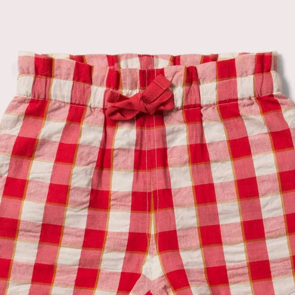 Coole kurze Hose aus Bio-Baumwolle rot weiß kariert mit Zugbund 